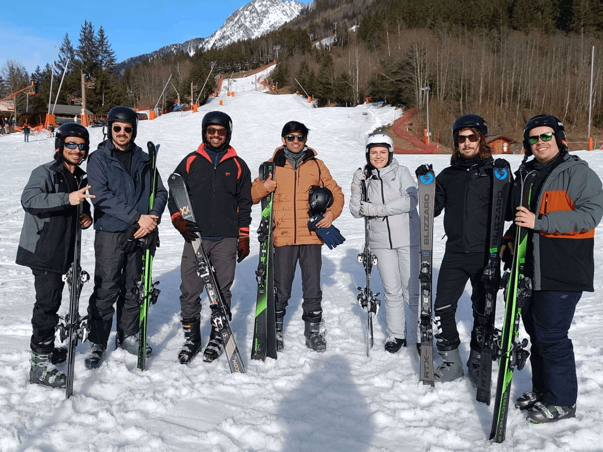 MUI team members standing lined-up in the snow with their skigear.